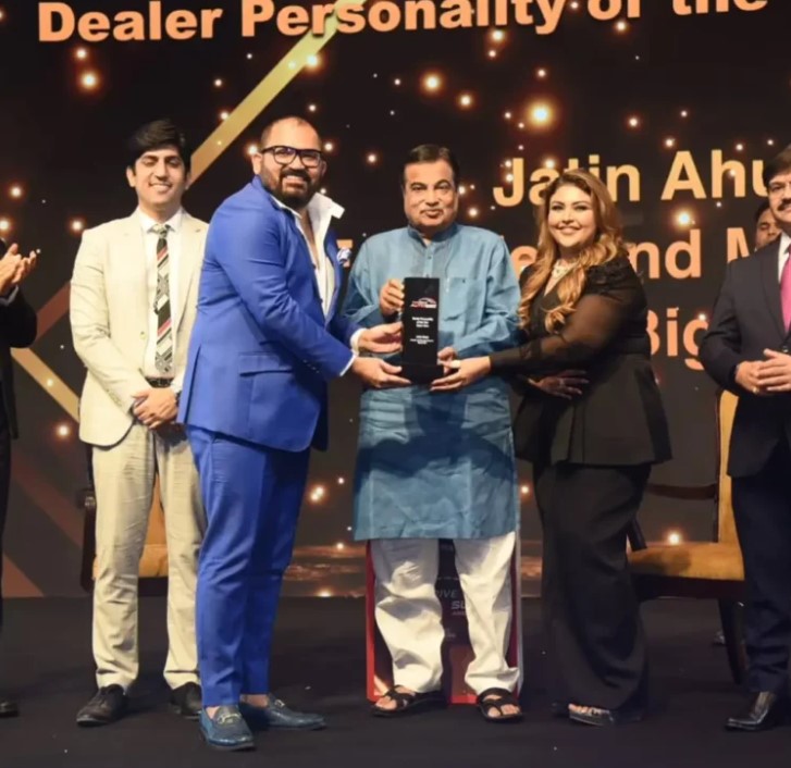 Jatin Ahuja receive the Dealer Personality of the Year - Supercars Award at the Times Drive Auto Summit and Awards 2025 from The Nitin Gadkari