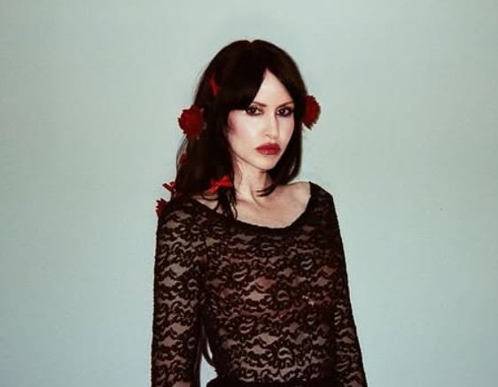 Lindsay Usich biography