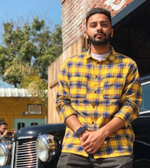 Navaan Sandhu age