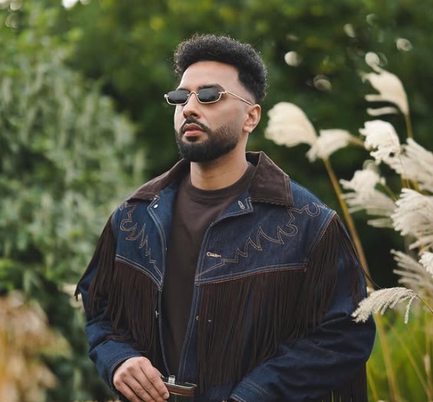 Navaan Sandhu bio