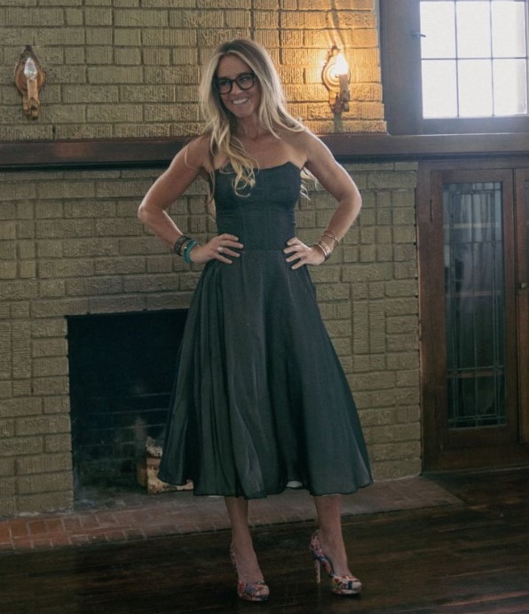 Nicole Curtis height