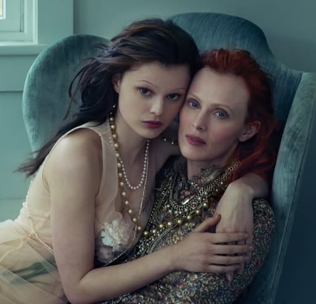 Scarlett Teresa White with her mother