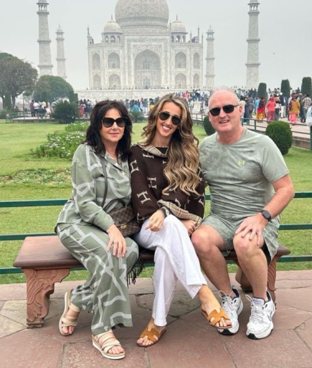 Sophie Shine with her parents
