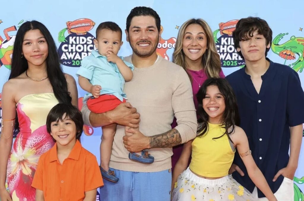 Txunamy Ortiz with her parents and siblings