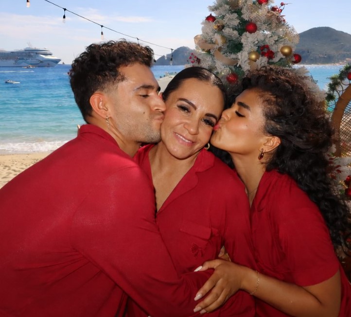 Ezra Sosa with his sister Stephani Sosa and mother Lucrecia Sosa