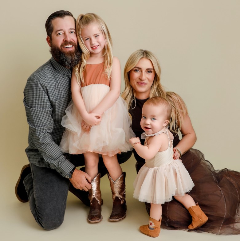 Jasmine Roth with her husband and kids