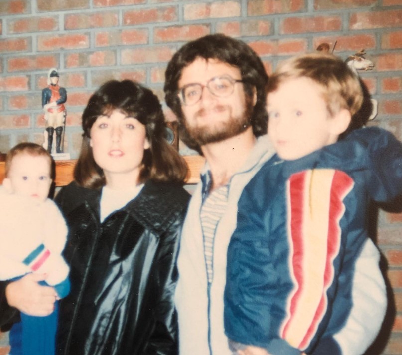 Phil Wickham's childhood image with his parents and little sister