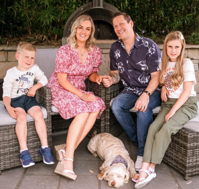 Robert Mizzell with his wife and kids