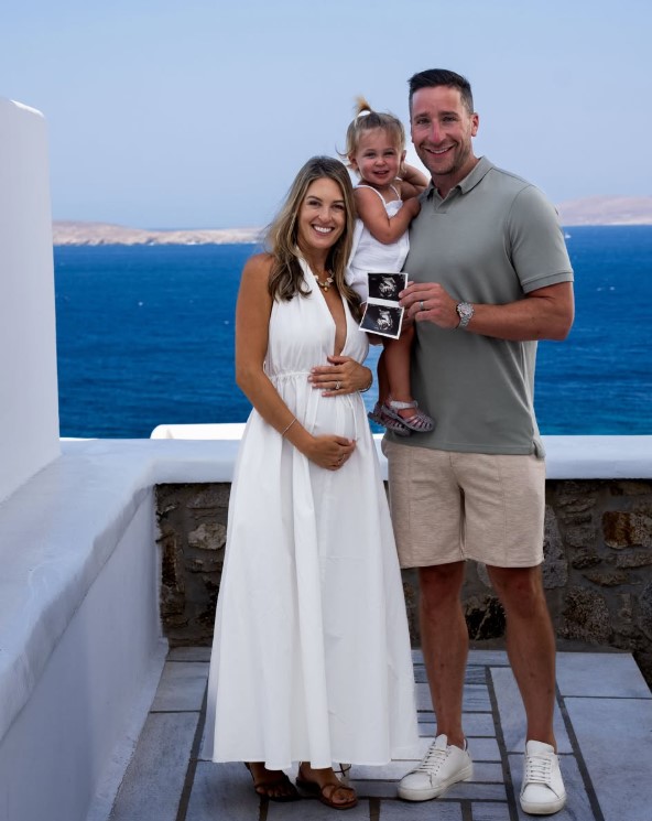 Steven Pearl with his wife and daughter