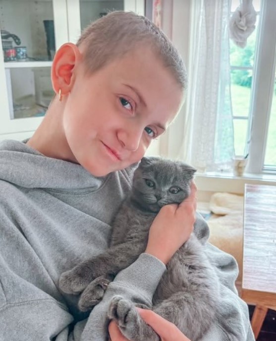 Zuza Beine with her cat